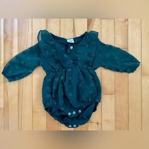 🌟4/$16🌟EUC Baby girl dark green onesie  size 3-6m
